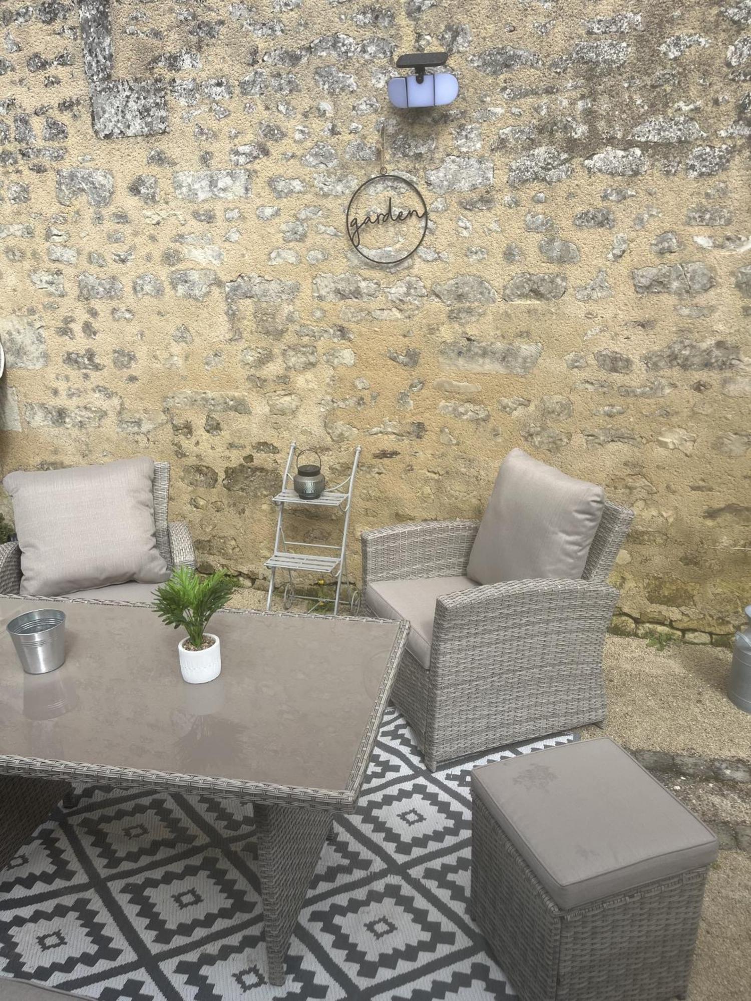 Gite Les Piraudieres Noyant-de-Touraine Habitación foto